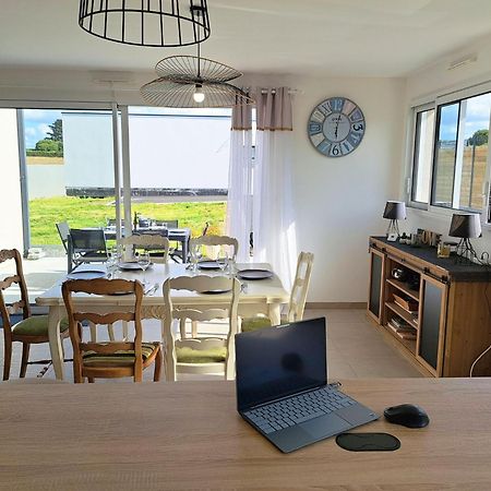 Single Storey Holiday Home In Cleder Экстерьер фото