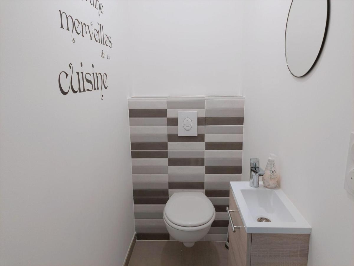 Single Storey Holiday Home In Cleder Экстерьер фото